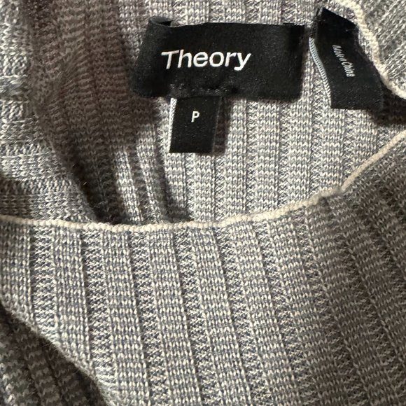 NWT Theory Mock Neck Sweater in Merino Wool Size P - Picture 5 of 6